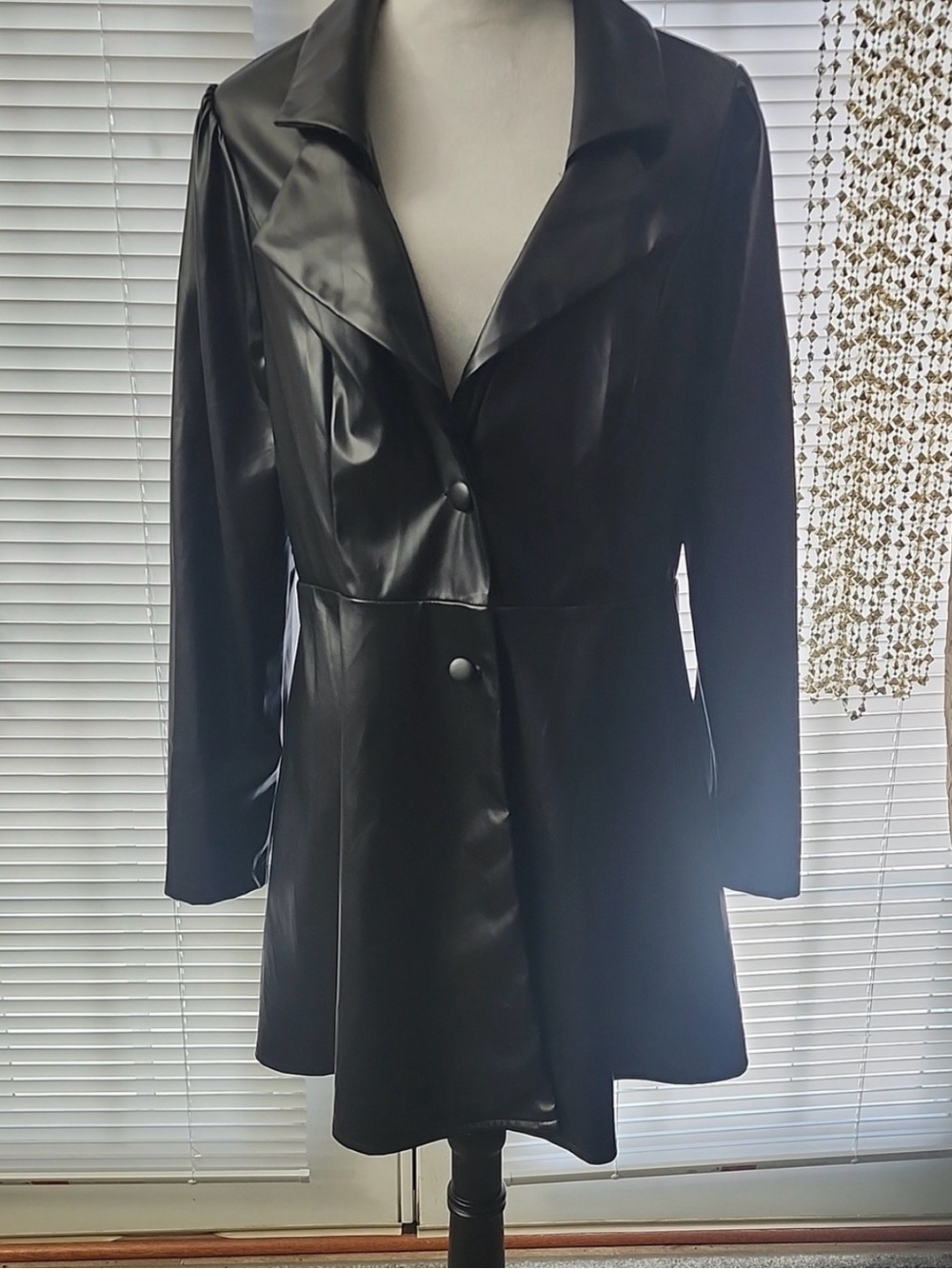 SHEIN Black Faux Leather Fit-and-Flare Blazer Jacket - Picture 4 of 6
